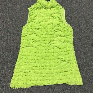 New Direction ruffled top. Size small.